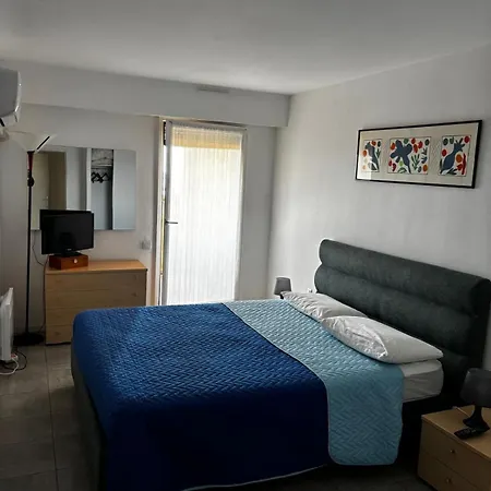 In Riva Al Mare A * Канны