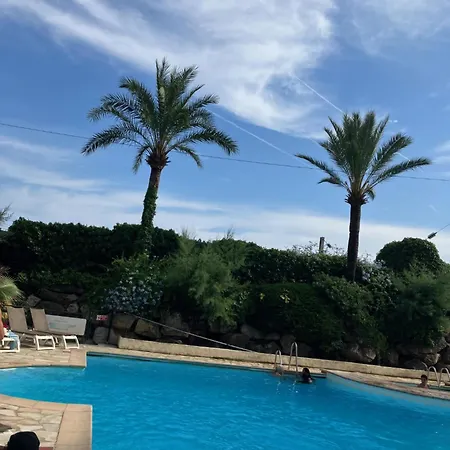 In Riva Al Mare A * Cannes